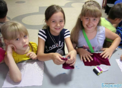 В пришкольных лагерях Новочеркасска детей увлекают креативом