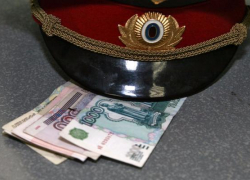Сотрудник ГИБДД потребовал с доцента кафедры 600 000 рублей за "решение его проблем с законом"