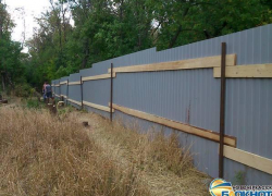 В Новочеркасске место строительства второго детского сада обнесли забором