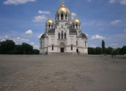 Жители Новочеркасска требуют от Владимира Путина остановить разрушение исторической брусчатки на Соборной площади