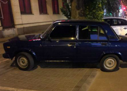 Темно-синюю "семерку" угнали прямо в центре Новочеркасска