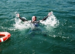 Под Новочеркасском отдых молодым людям испортил надувной матрас