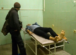 В Новочеркасске с крыши детской больницы упал рабочий