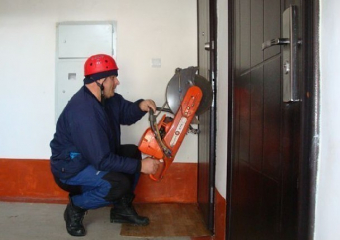 Пожилого мужчину нашли мертвым в закрытой квартире в Новочеркасске