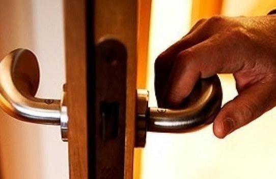 В Новочеркасске вор наказал хозяев, забывших запереть дверь