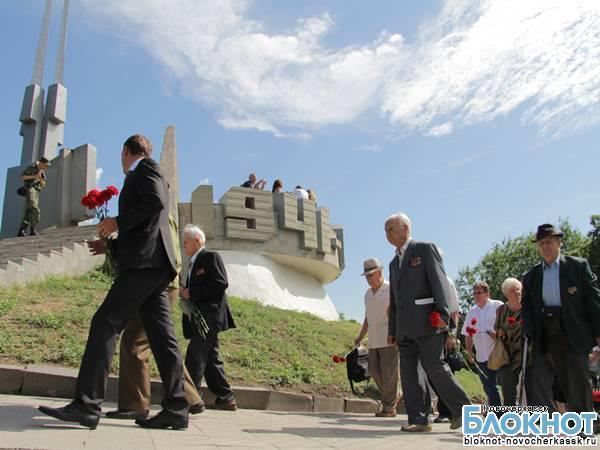 В День памяти и скорби в Новочеркасске возложили цветы к памятникам, посвященным ВОВ
