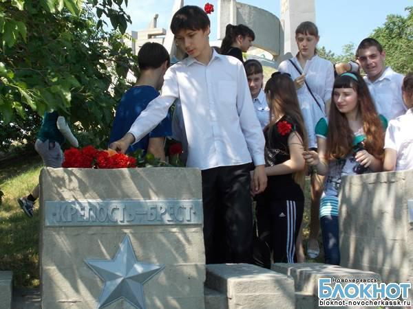 В Новочеркасске школьники почтили память пограничников, погибших при исполнении служебного долга