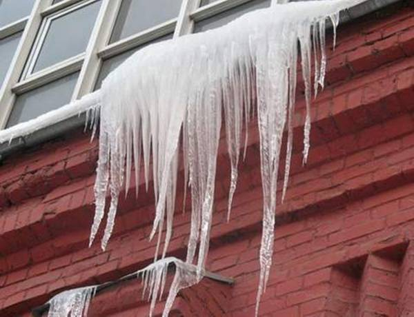 За снег и сосульки на крыше домов жителей Новочеркасска могут оштрафовать