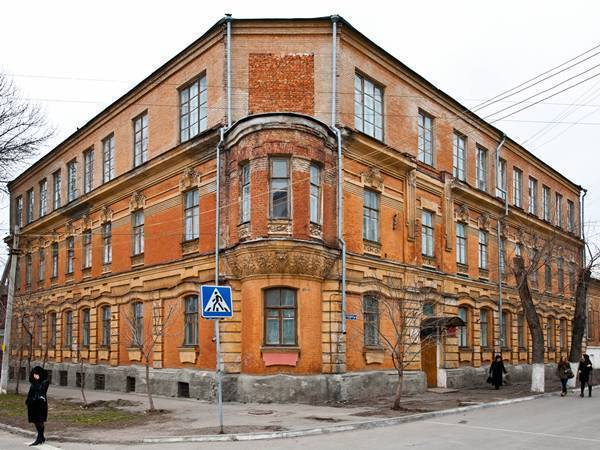 Новочеркасская школа в подарок на 100-летний юбилей получила деньги на замену окон