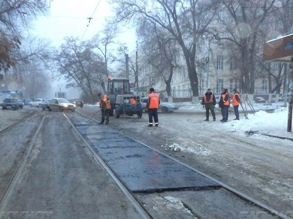 В Новочеркасске подрядчику выставили претензии за некачественный ремонт дорог в районе НПИ