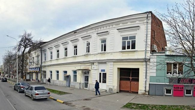 В Новочеркасске здание общежития колледжа отдадут под магазин