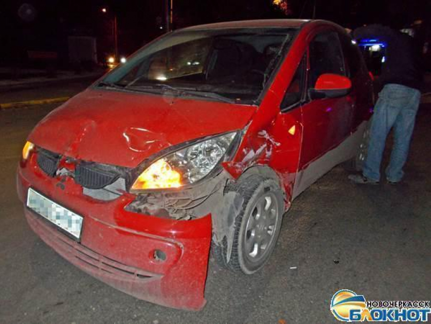 В Новочеркасске две иномарки не поместились на площади Троицкой