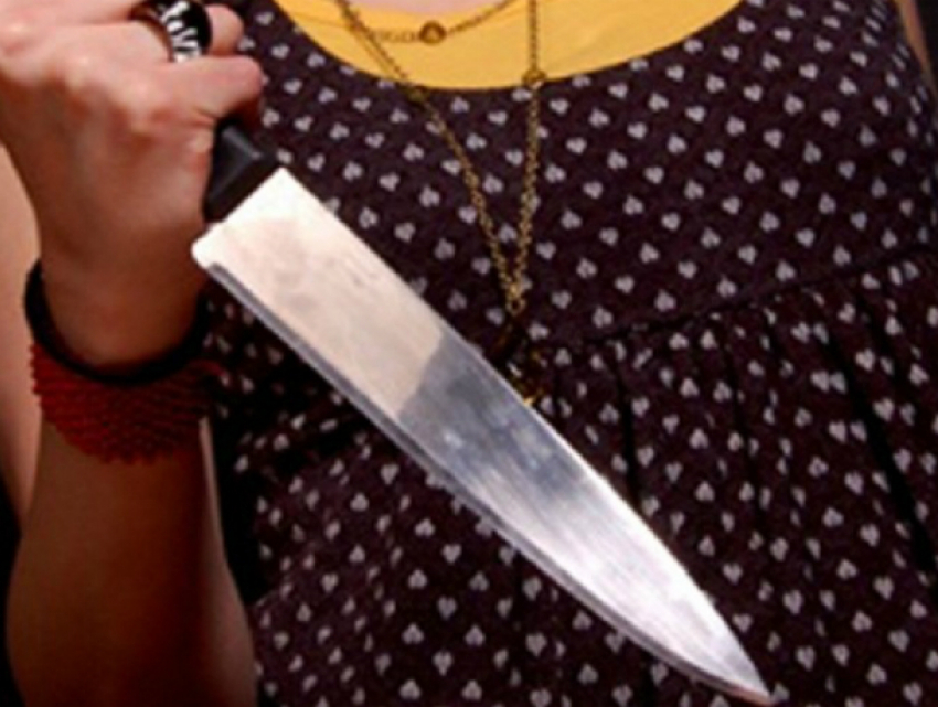Кухонным ножом зарезала жаждущего алкоголя супруга жительница Новочеркасска