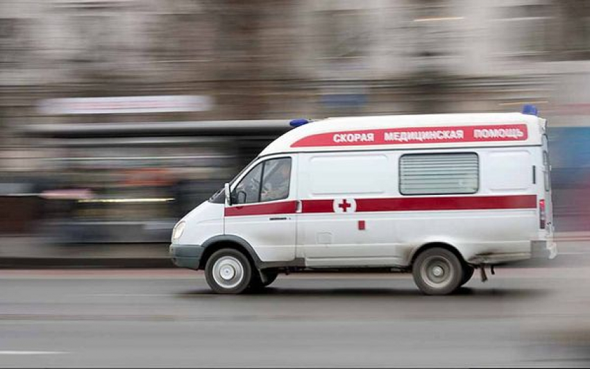 В Новочеркасске автоледи на внедорожнике сбила пешехода