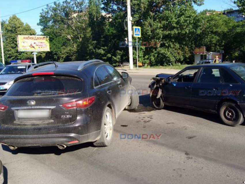 В Новочеркасске водитель старой «Ауди» разбил дорогую «Инфинити»