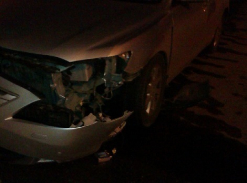 В Новочеркасске на площади Левски ВАЗ врезался в припаркованный «Опель»