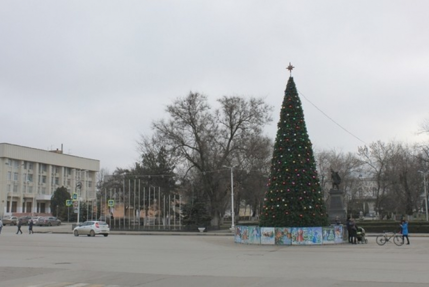 В Новочеркасске место расположения городской ёлки оставят прежним