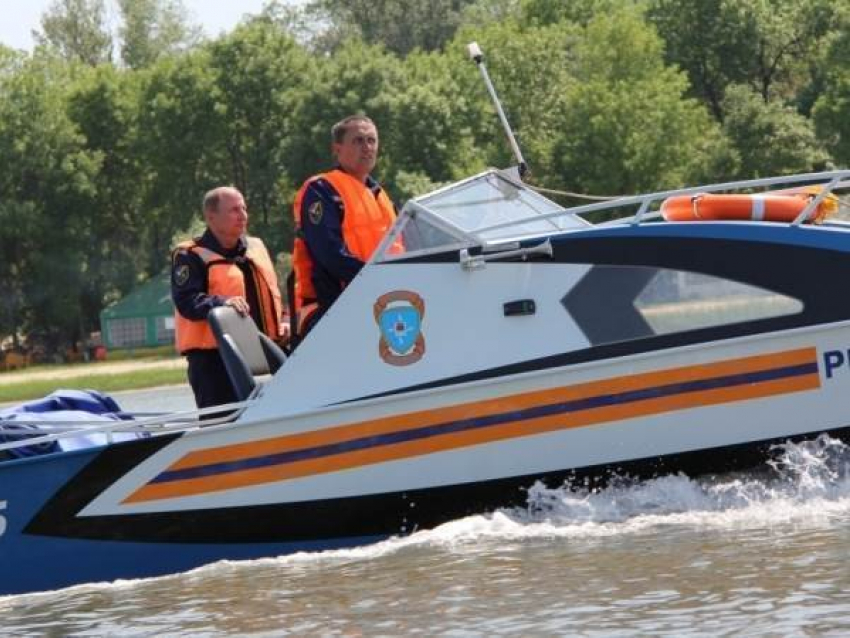 Ростовский водный патруль спас тонущего пьяного жителя Новочеркасска