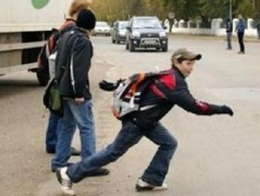 Перебегавший дорогу десятилетний мальчик попал под машину на выезде из Новочеркасска