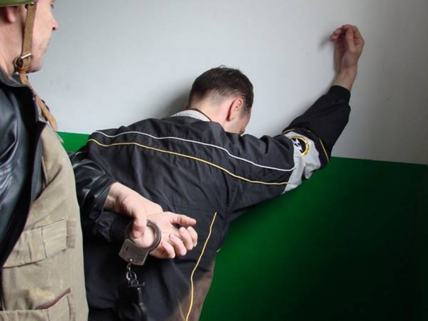 Жителя Новочеркасска задержали в Батайске по подозрению в грабеже