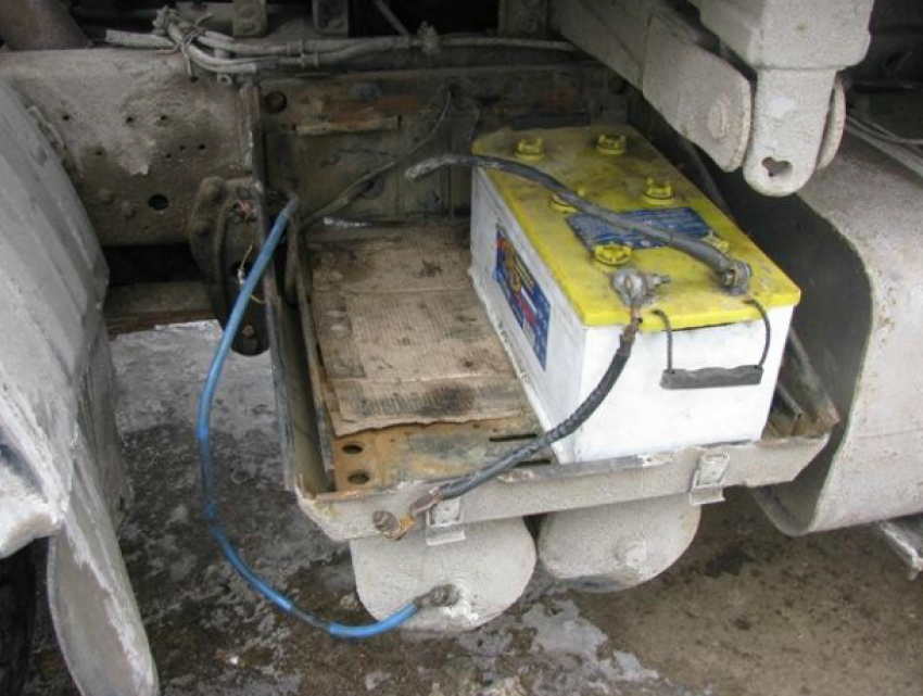 Четыре аккумулятора украл житель Кривянки за одну ночь в Новочеркасске
