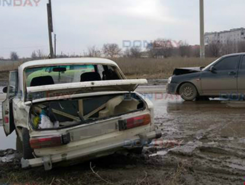 Водитель «шестерки» выпал на дорогу после столкновения с «Приорой»