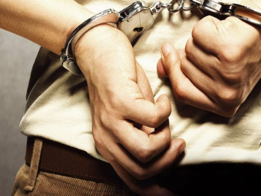 Наркоторговца с запрещенным веществом задержали новочеркасские полицейские