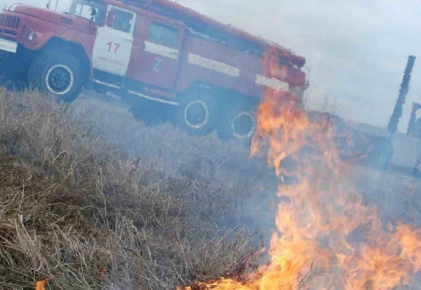 МЧС выпустило экстренное предупреждение о высокой пожароопасности в ближайшие два дня