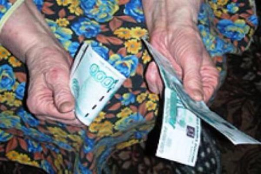 В Новочеркасске мошенницы обирают пенсионерок на дому