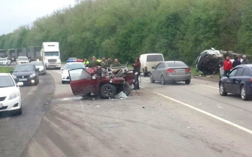 Под Новочеркасском военный заснул за рулем «Судзуки» и врезался в  «Газель»