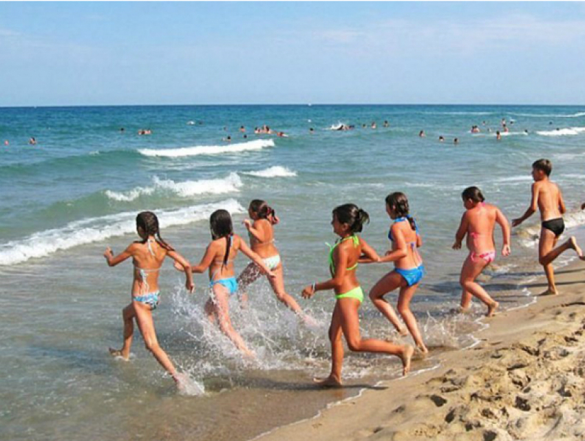 Новочеркасские дети поедут на бесплатный морской отдых в конце мая