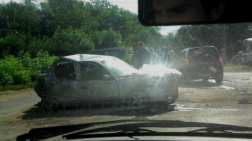 В Новочеркасске столкнулись «Хендай Акцент» и «Судзуки Витара»