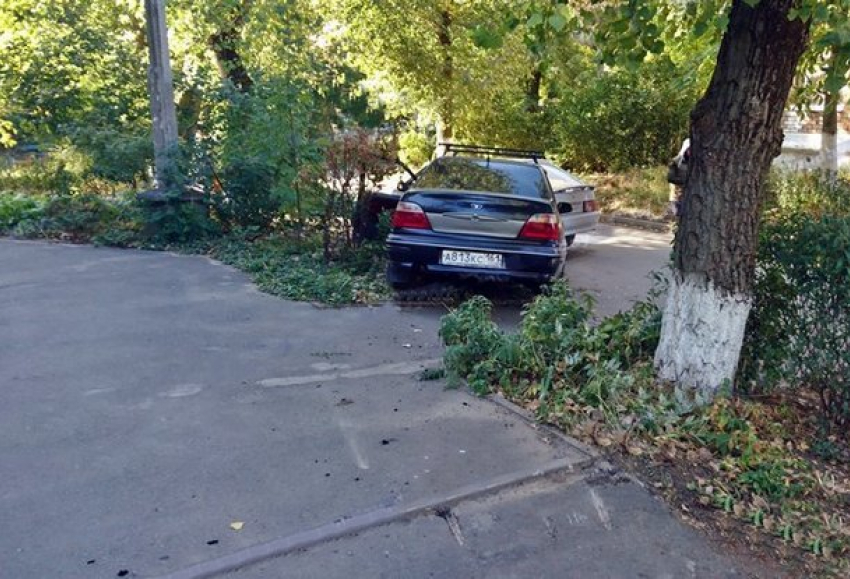 В Новочеркасске лихач протаранил две машины и скрылся  