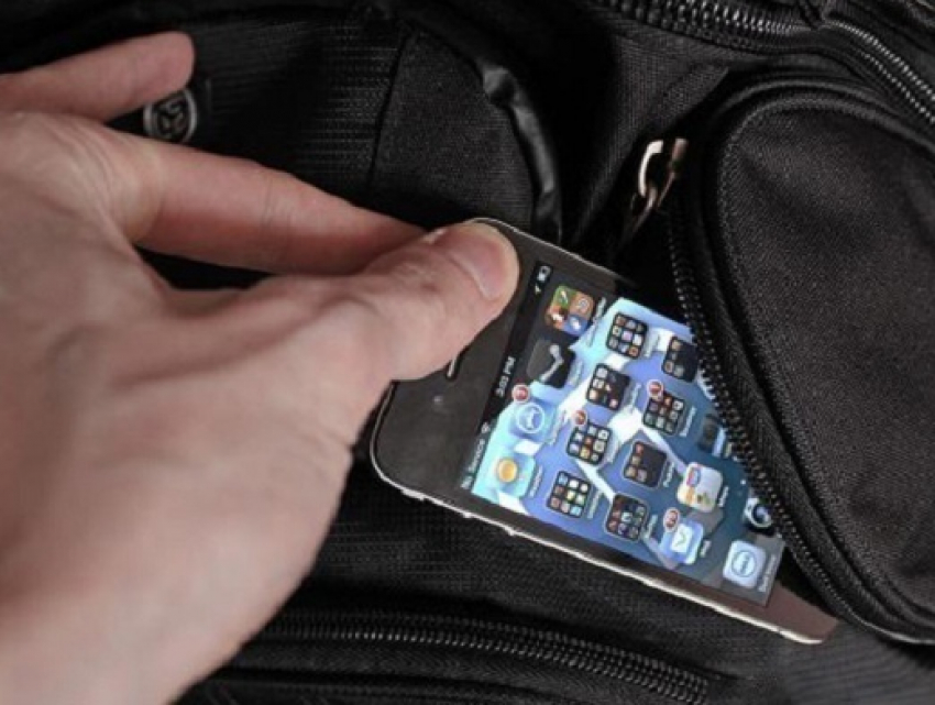 Житель Новочеркасска украл у москвички «Iphone 5»