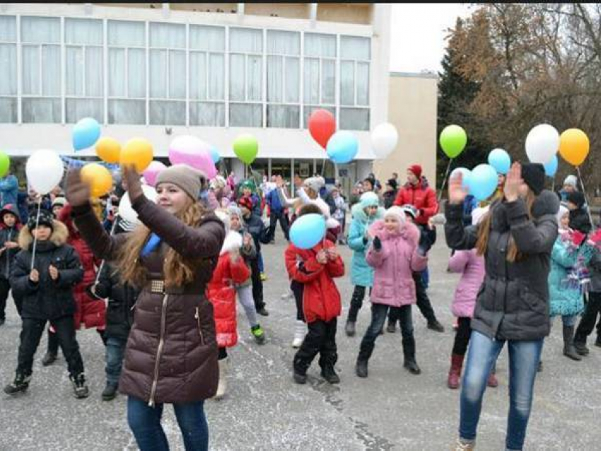 Жители Новочеркасска агитировали молодежь против наркотиков