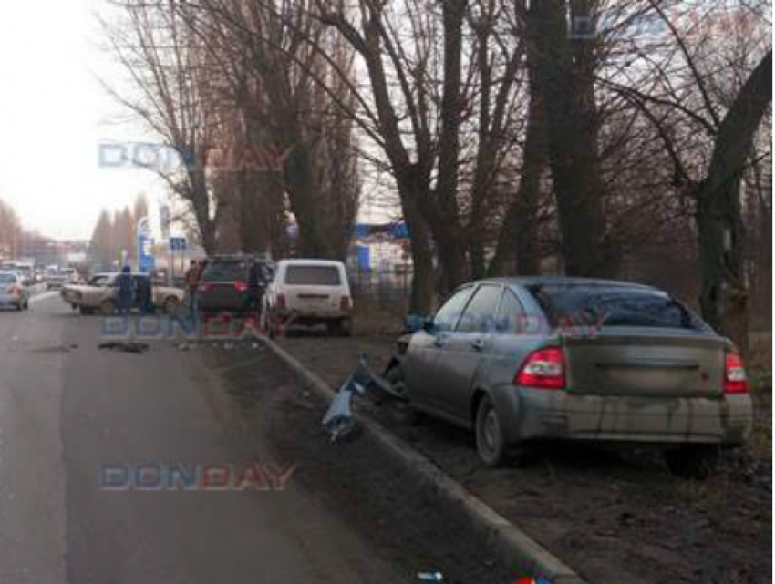 Невнимательный водитель «Приоры» спровоцировал массовое ДТП в Новочеркасске