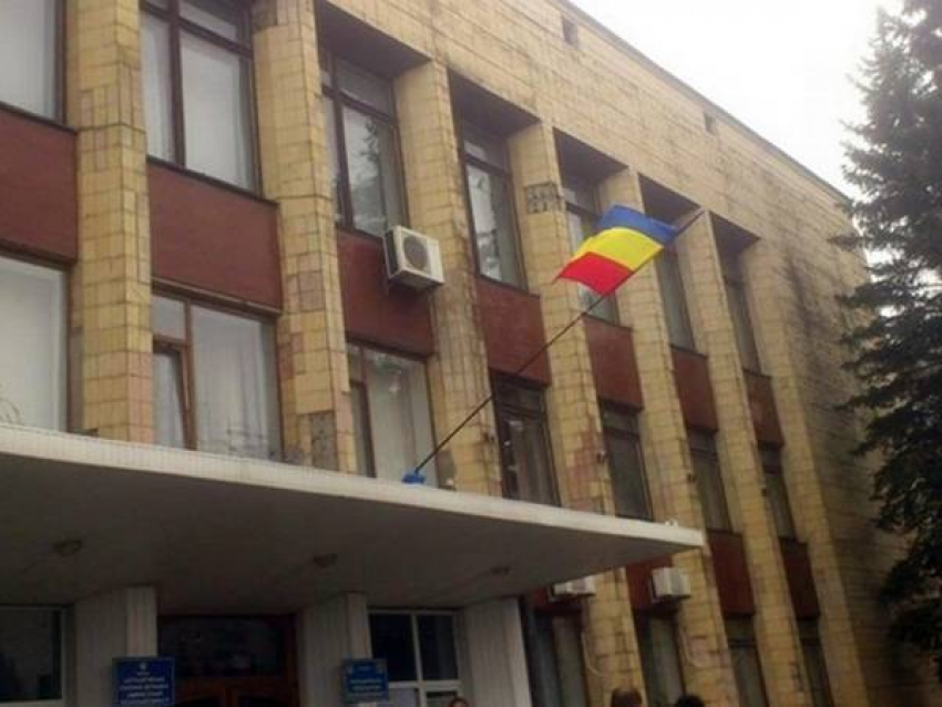 Украинские СМИ заявляют о захвате новочеркасскими казаками горадминистрации Антрацита в Луганской области