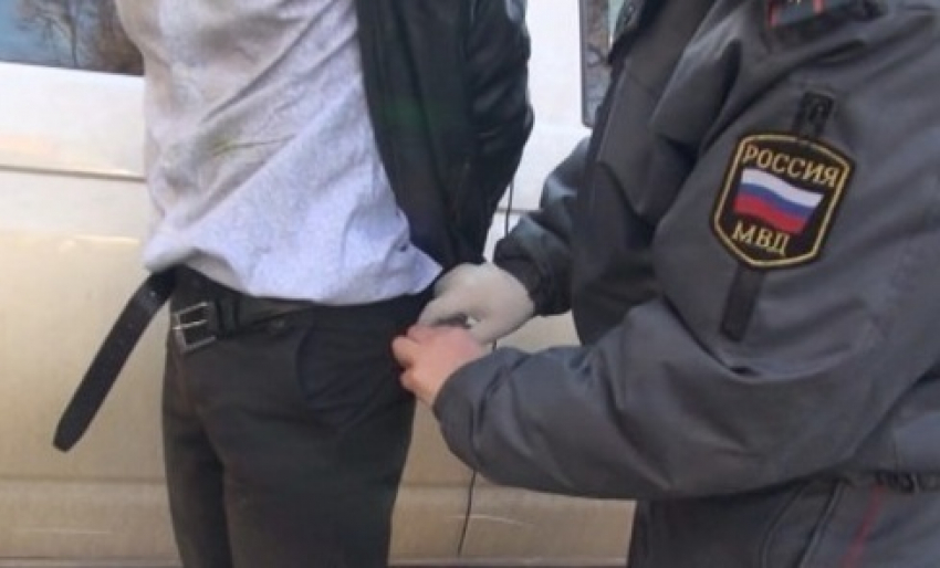 Новочеркасские полицейские нашли у жителя Каменоломен пакет с марихуаной