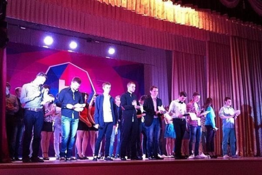 Команда КВН из Семикаракорска увезла новочеркасский кубок