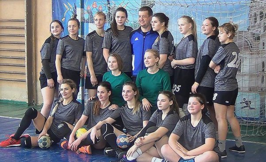 Новочеркасская «Казачка» обыграла на выезде севастопольских гандболисток