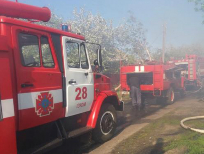 Три пожарные машины тушили дом под Новочеркасском