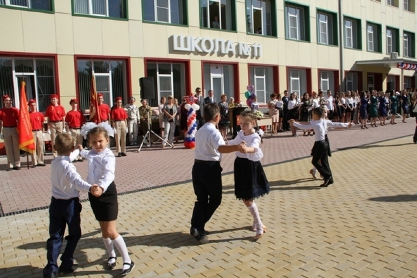 В Новочеркасске после затянувшегося ремонта начала работу школа № 11 