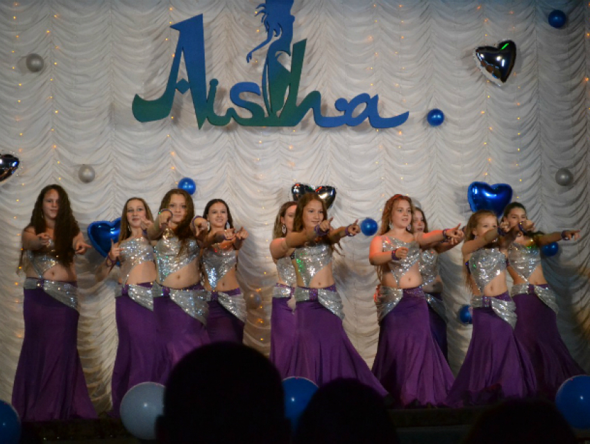 Феерия восточного танца просияла на отчетном концерте новочеркасской студии «Аиша» 
