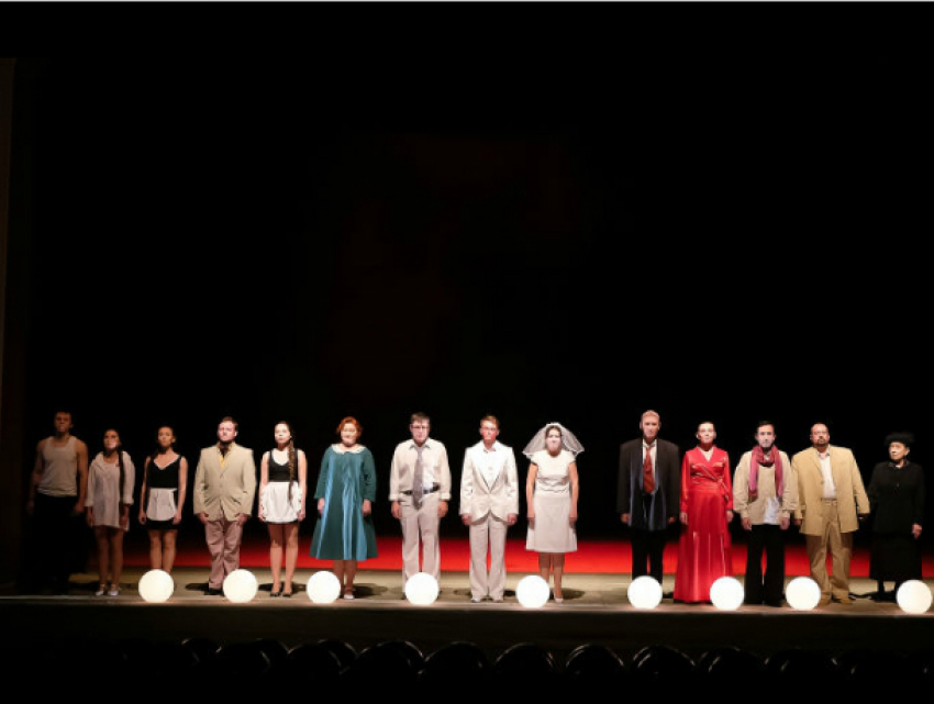 В Новочеркасске блестяще прошла премьера спектакля «Дети Солнца»