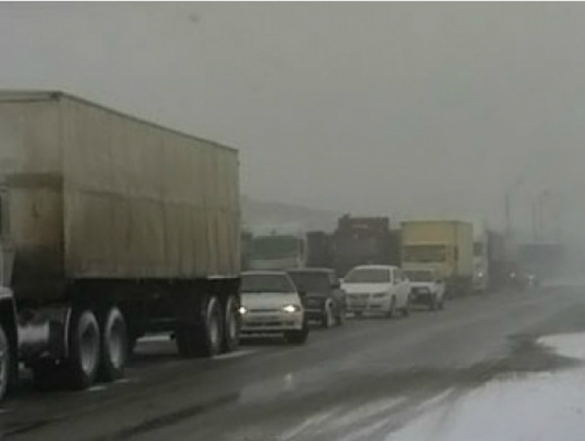 На трассе М4-Дон, вблизи Новочеркасска введено ограничение движения транспорта