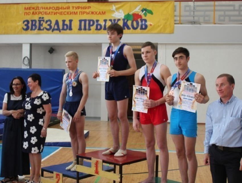 Новочеркасцы завоевали две медали на международном акробатическом турнире «Звезды прыжков"