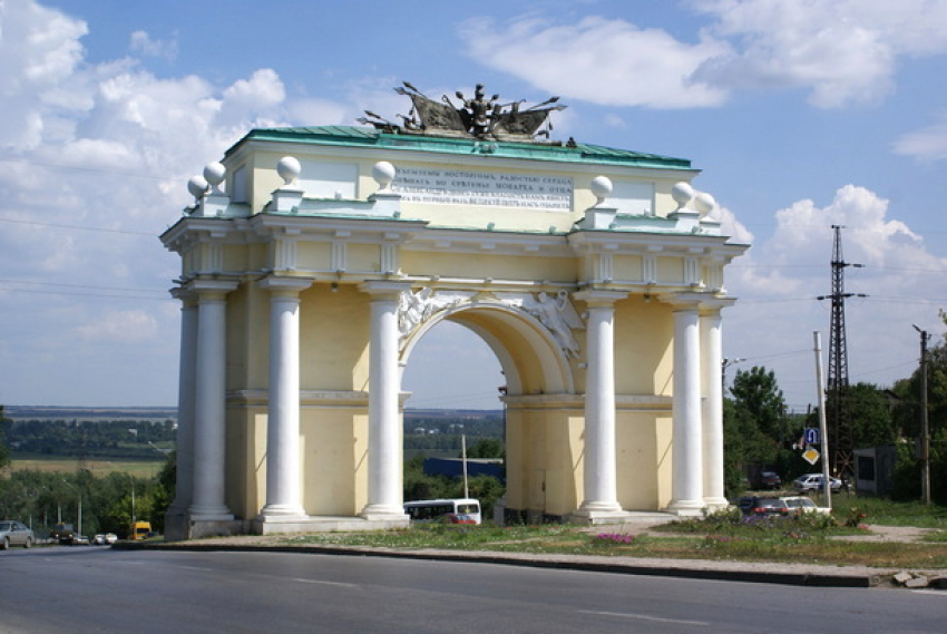 В Новочеркасске отремонтируют Триумфальную арку на спуске Герцена