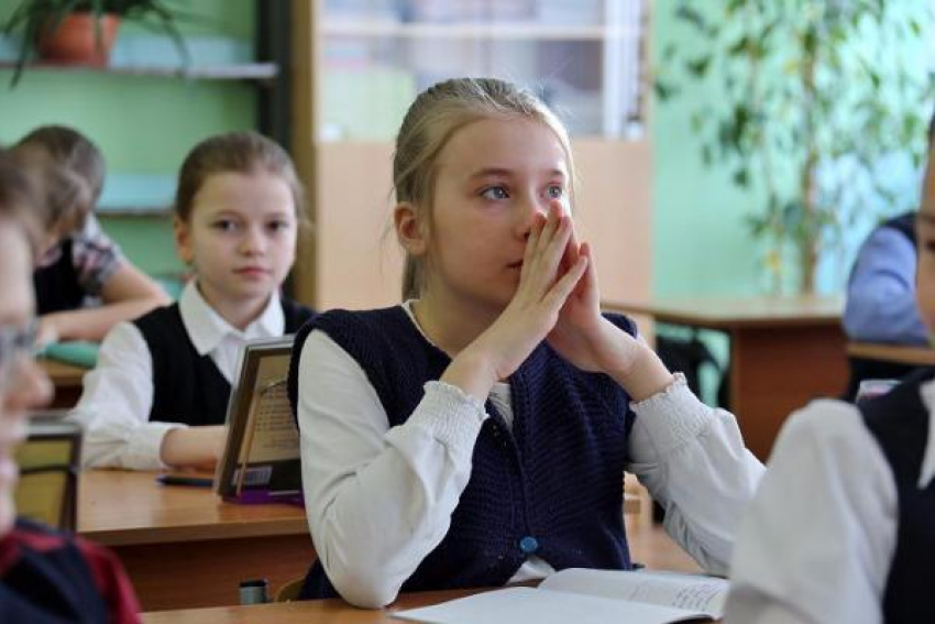 Ученики четвертых классов сдали проверочные работы по русскому языку