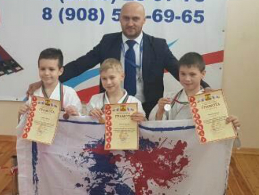Восемь медалей завоевали каратисты из Новочеркасска на открытом турнире в Шахтах