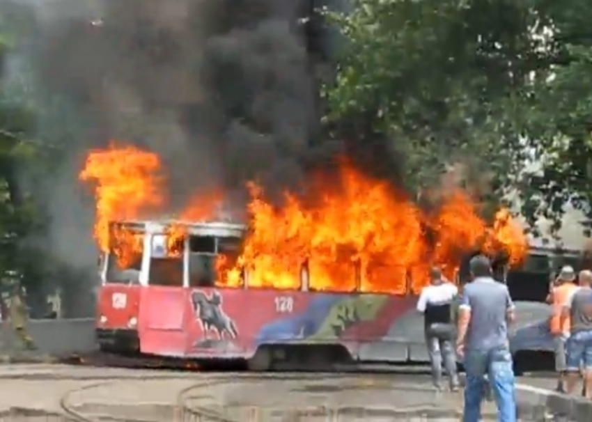 В Новочеркасске сгорел трамвай